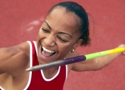 英雄联盟总决赛赛程-跨洋战场的烽火记忆，霍勒迪防守封神，凯尔特人加时险胜上海男篮