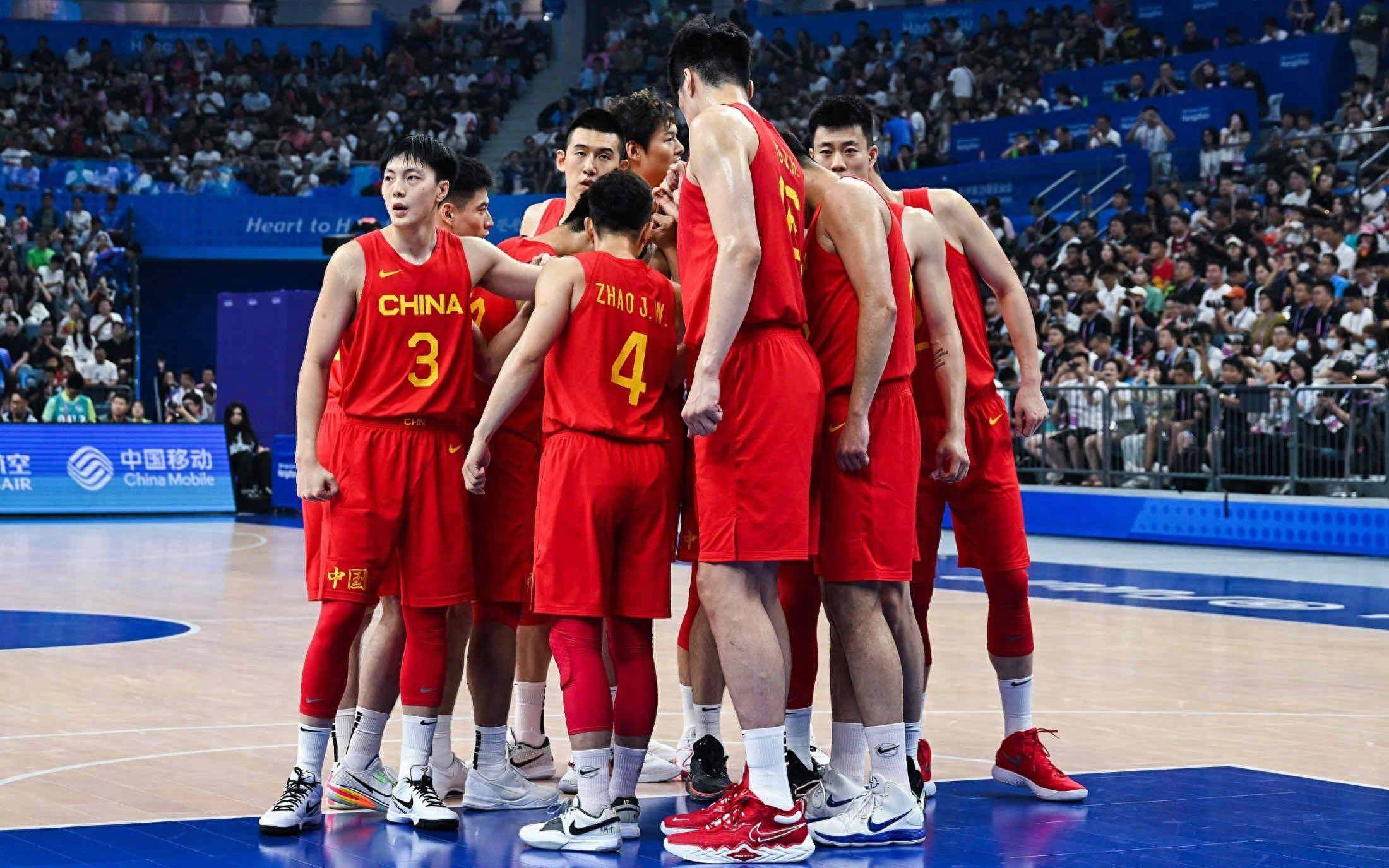 锋线球员爆发绝杀一幕，球迷欢呼不已的简单介绍