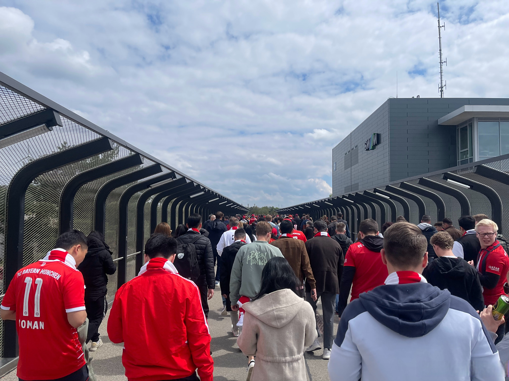 关于拜仁慕尼黑全力备战，士气高昂的信息