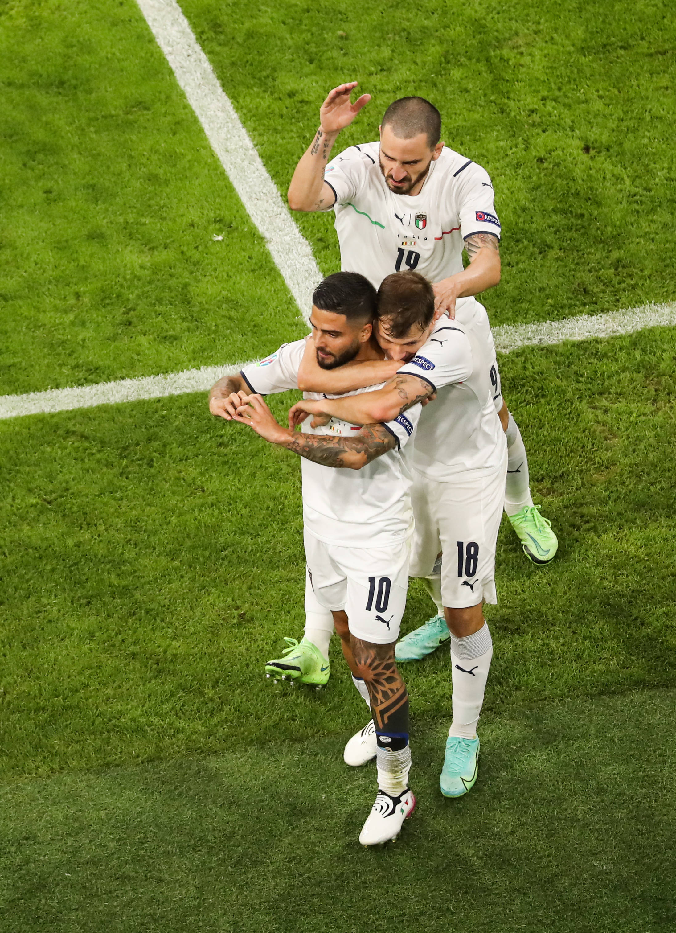 意大利足球赛场上的精彩瞬间