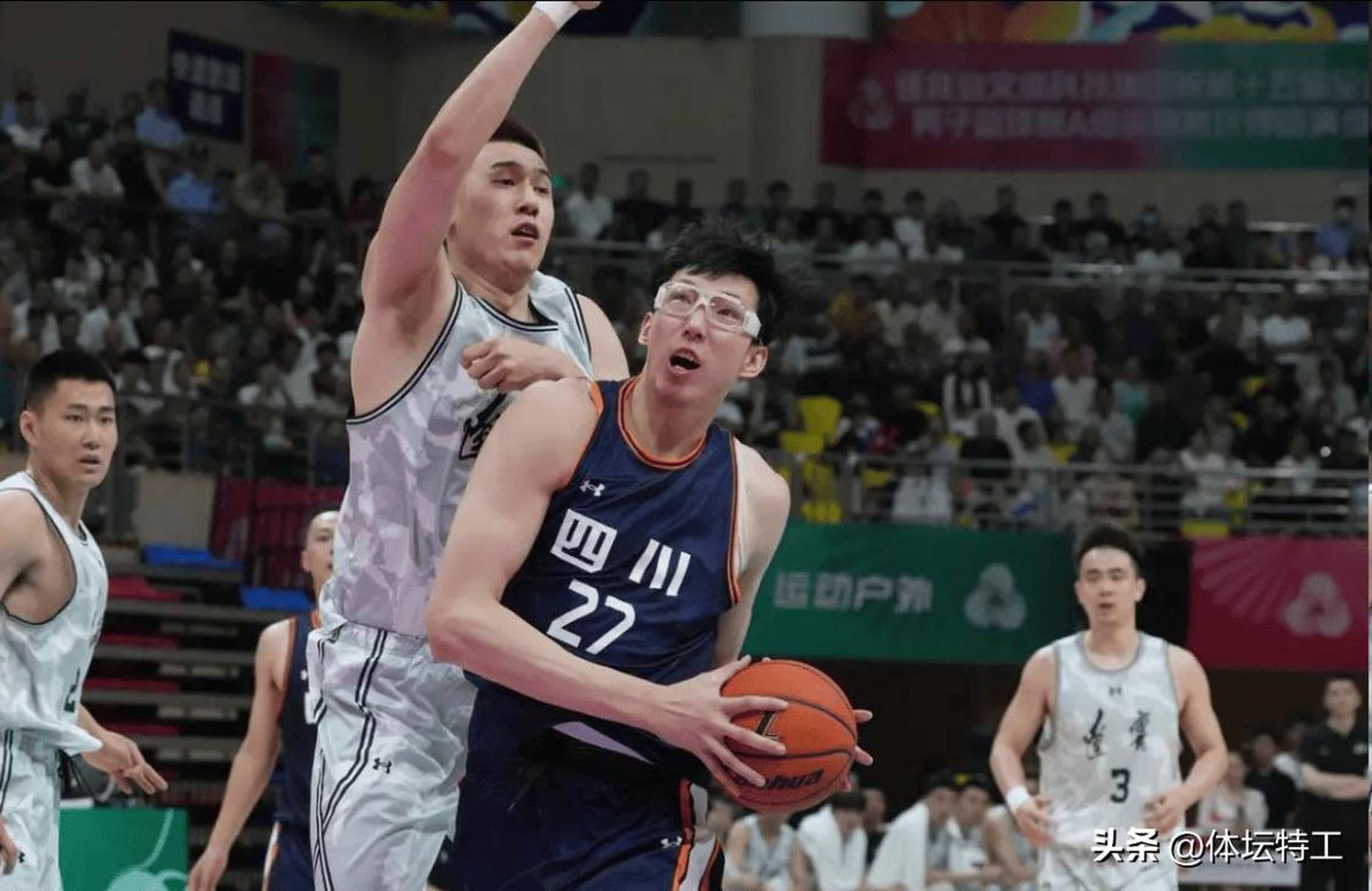 福建队碾压雷霆,周琦统治全场 福建队碾压雷霆,周琦统治全场