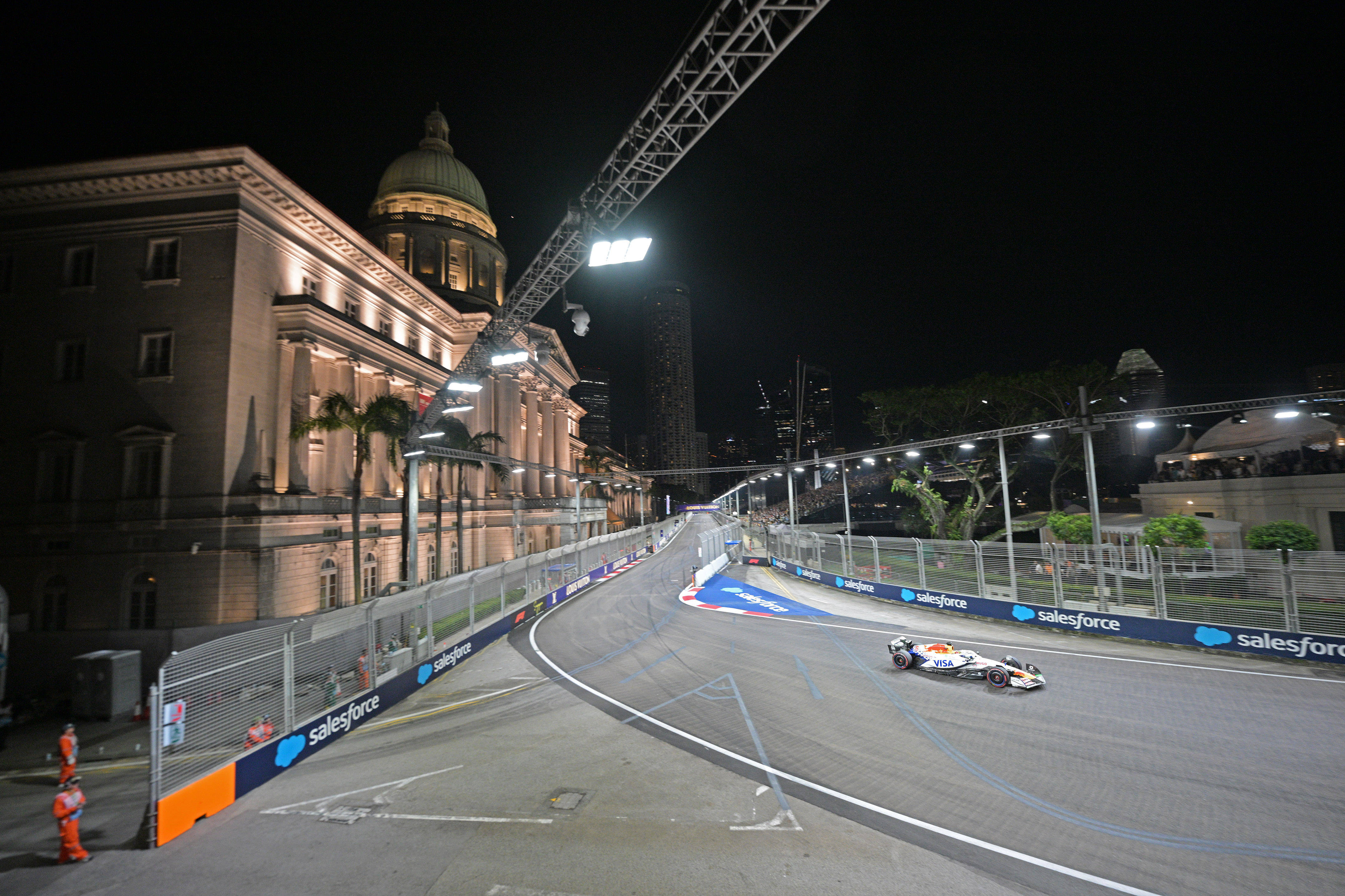 包含阿斯顿马丁逆转迈凯伦，阿隆索关键制胜的词条