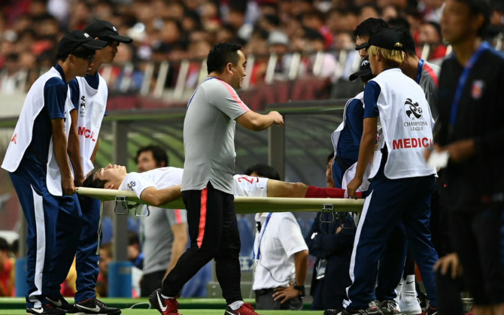 上海上港中场组织井然有序,积极出击 上海上港中场组织井然有序,积极出击