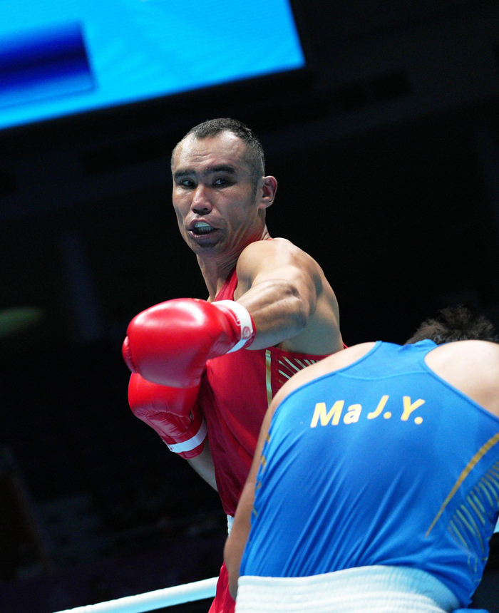 拳击赛场风起云涌选手拼实力 拳击赛场风起云涌选手拼实力