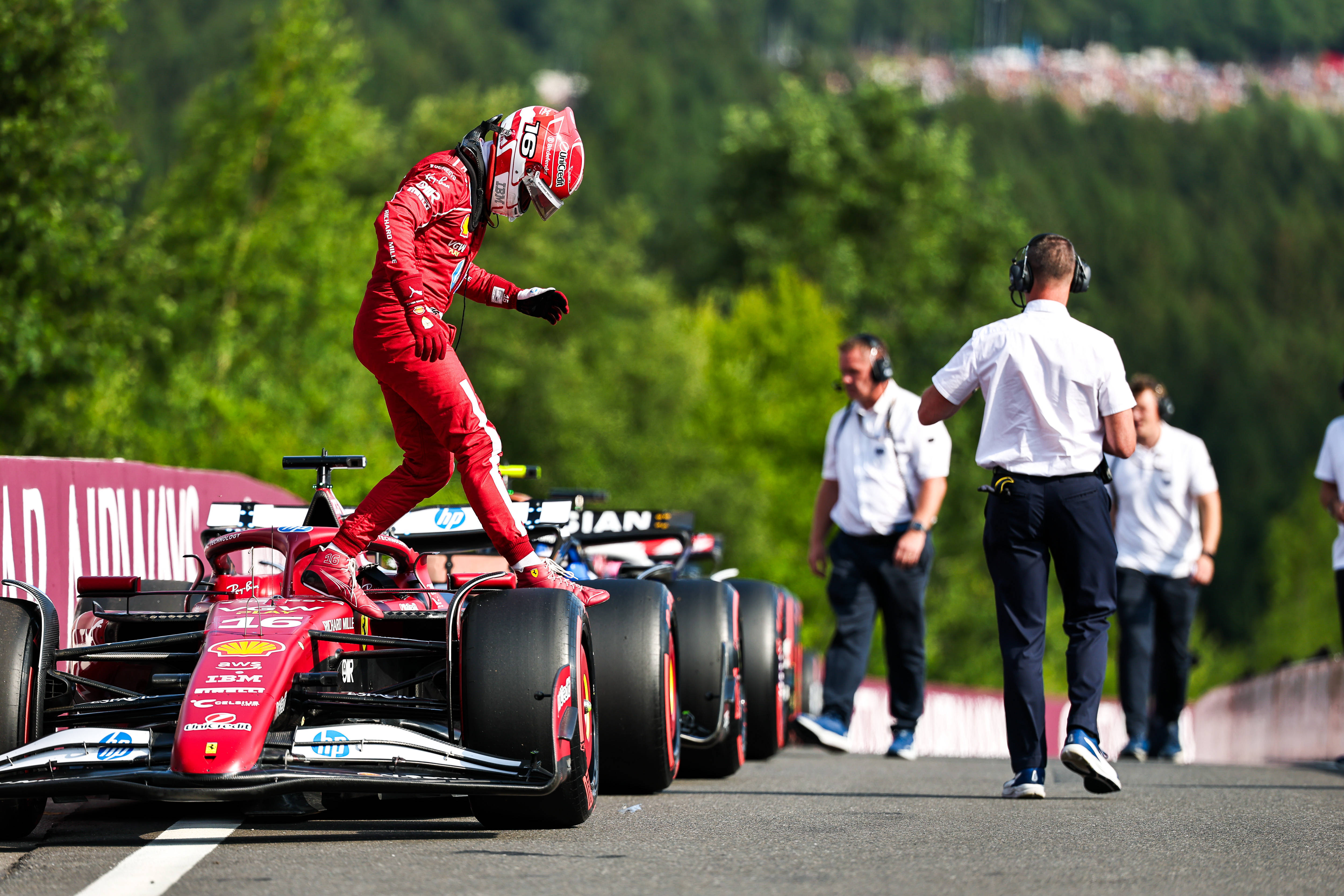 法拉利绝杀雷诺车队，皮亚斯特里关键制胜