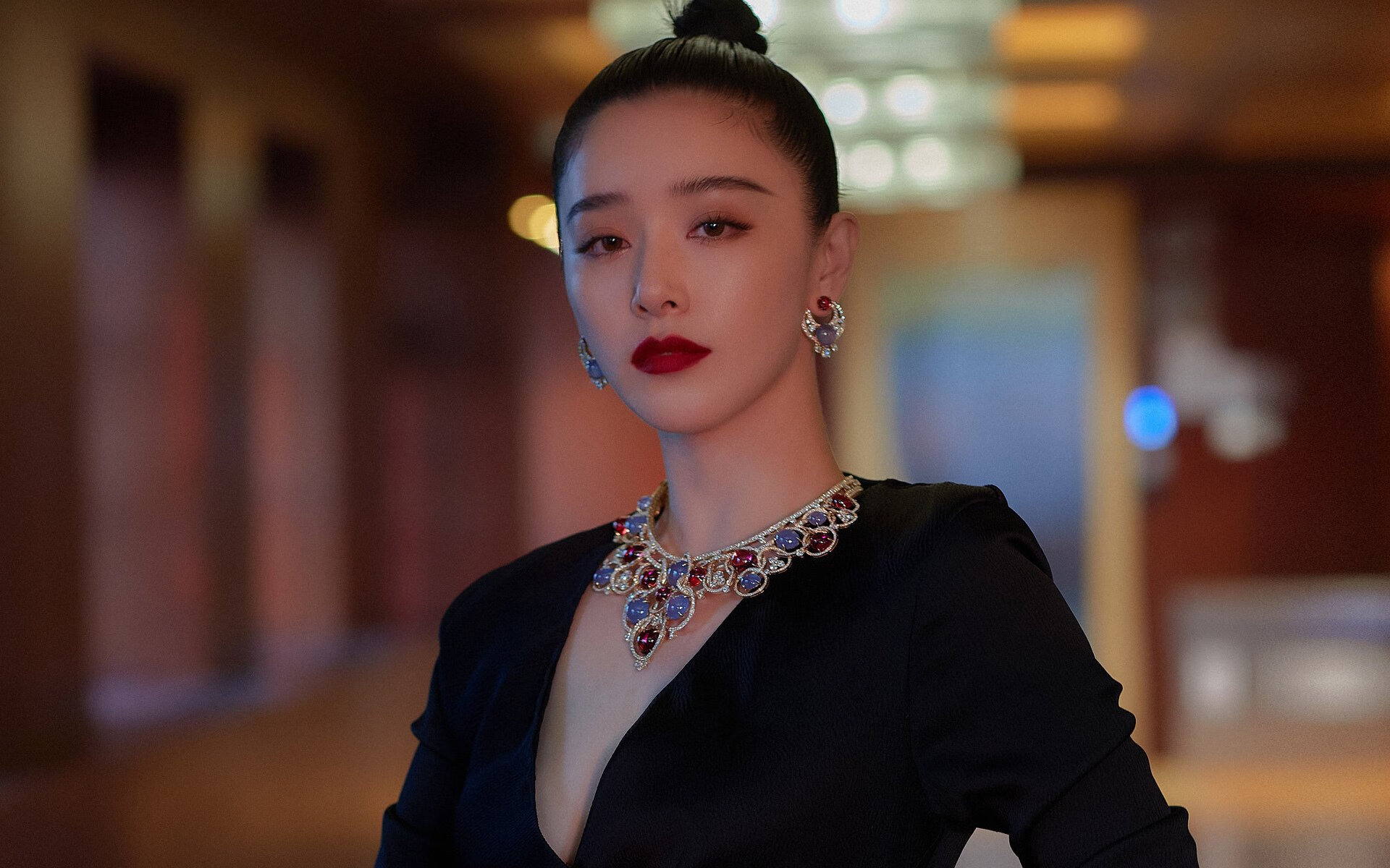 不同的战场，相同的冠军之心，当F1巴林引擎轰鸣，伊拉克绿茵场绝杀